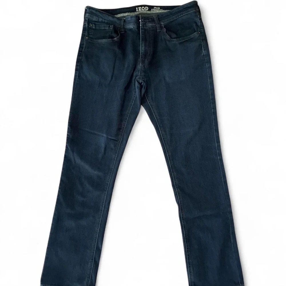Preowned IZOD dark wash straight fit jeans. 34